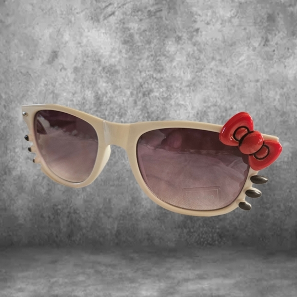 NWOT/ CUTE LADIES RETRO FASHION HELLO KITTY SUNGLASSES W/ BOW AND WHISKERS - Picture 4 of 4